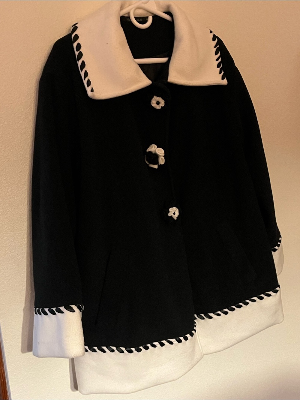 Vintage Taravao Classic Black & White Contrast Women's Coat